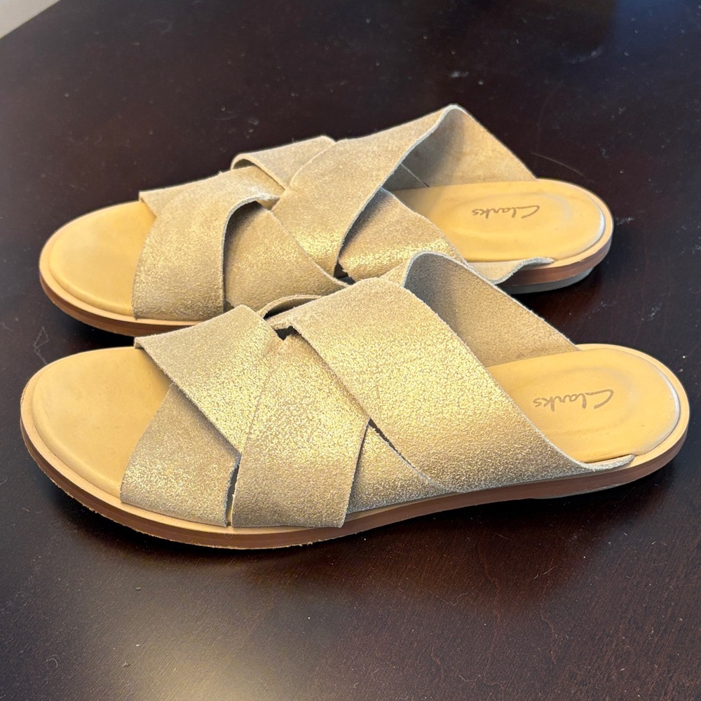 Clarks Women's Shimmering Gold Sandals size 7M
